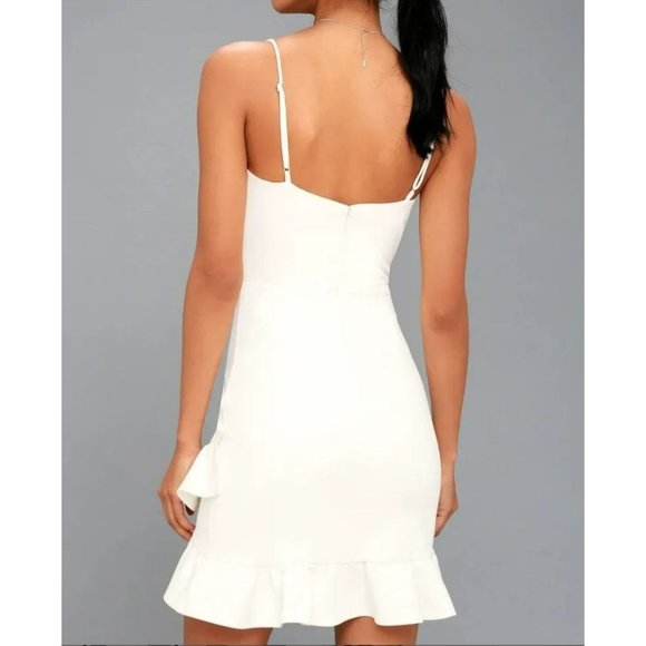 Lulu's US M Sealed With A Kiss White Ruffled Bodycon Dress Stretch NEW *Flawed* - Picture 2 of 15